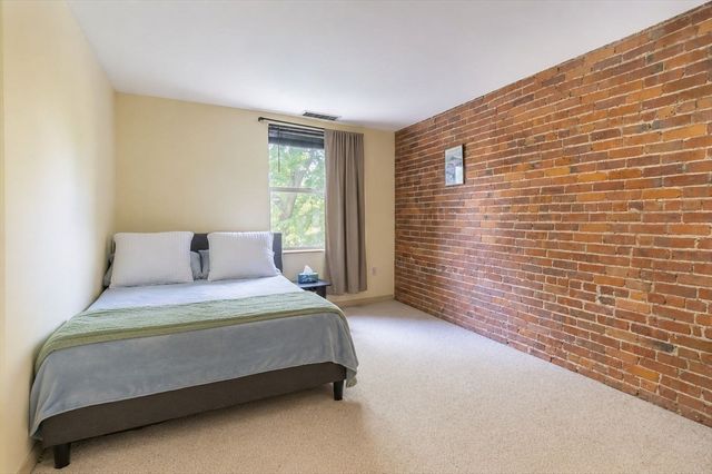 102 Gainsborough St 402E, Boston, MA 02115