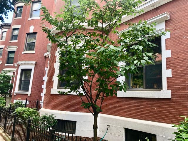 102 Gainsborough St 402E, Boston, MA 02115