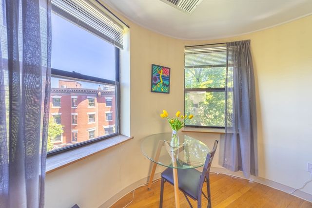 102 Gainsborough St 402E, Boston, MA 02115