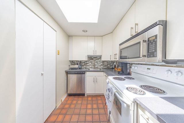 102 Gainsborough St 402E, Boston, MA 02115