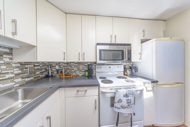 102 Gainsborough St 402E, Boston, MA 02115