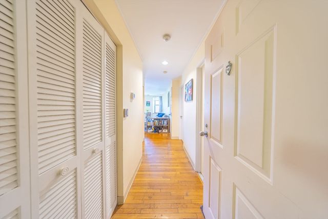 102 Gainsborough St 402E, Boston, MA 02115