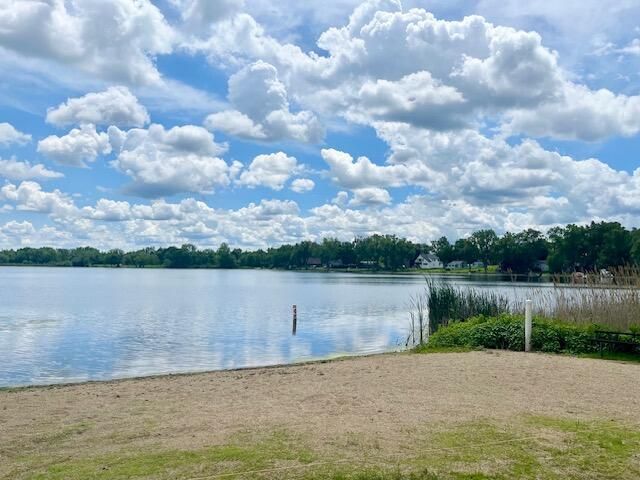 9922 190th AVENUE, Bristol, WI 53104