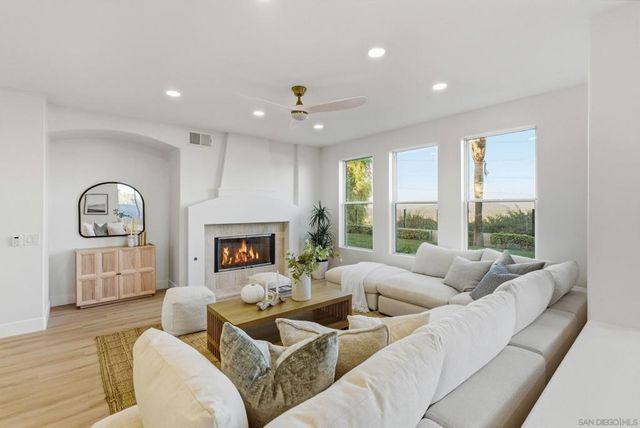 12086 Little Silver Ct, San Diego, CA 92131