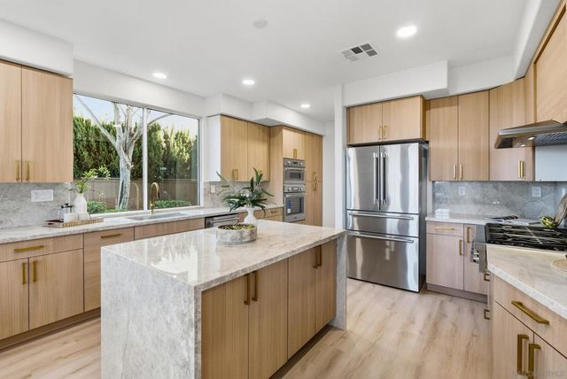 12086 Little Silver Ct, San Diego, CA 92131