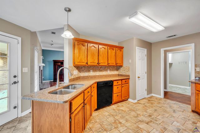 111 Raintree Drive, Warner Robins, GA 31088