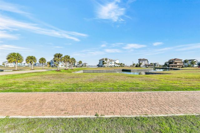 30 Long Key, Hitchcock, TX 77563