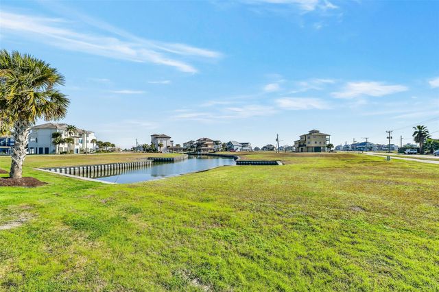 30 Long Key, Hitchcock, TX 77563