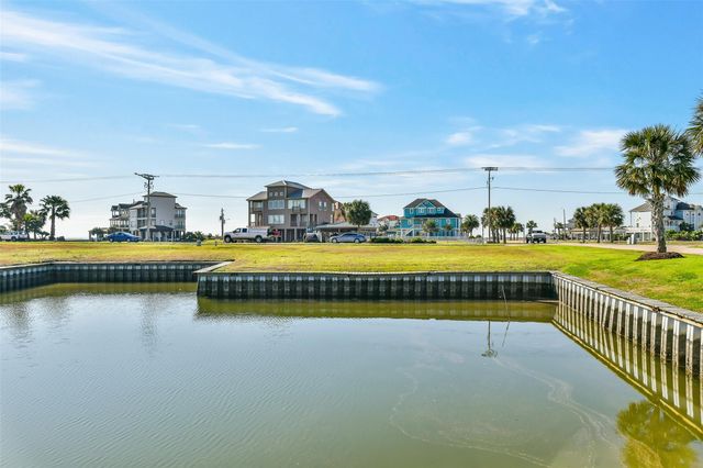 30 Long Key, Hitchcock, TX 77563