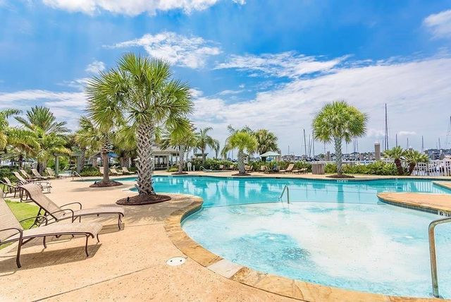 30 Long Key, Hitchcock, TX 77563