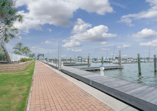 30 Long Key, Hitchcock, TX 77563