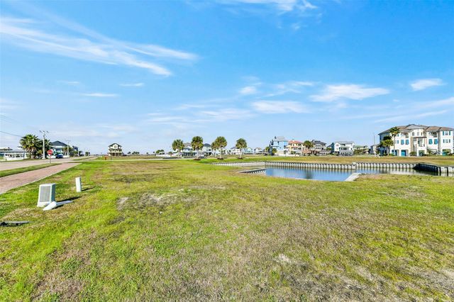 30 Long Key, Hitchcock, TX 77563