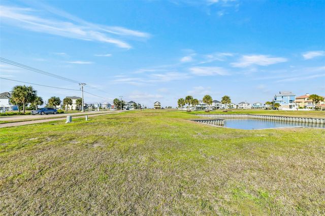 30 Long Key, Hitchcock, TX 77563