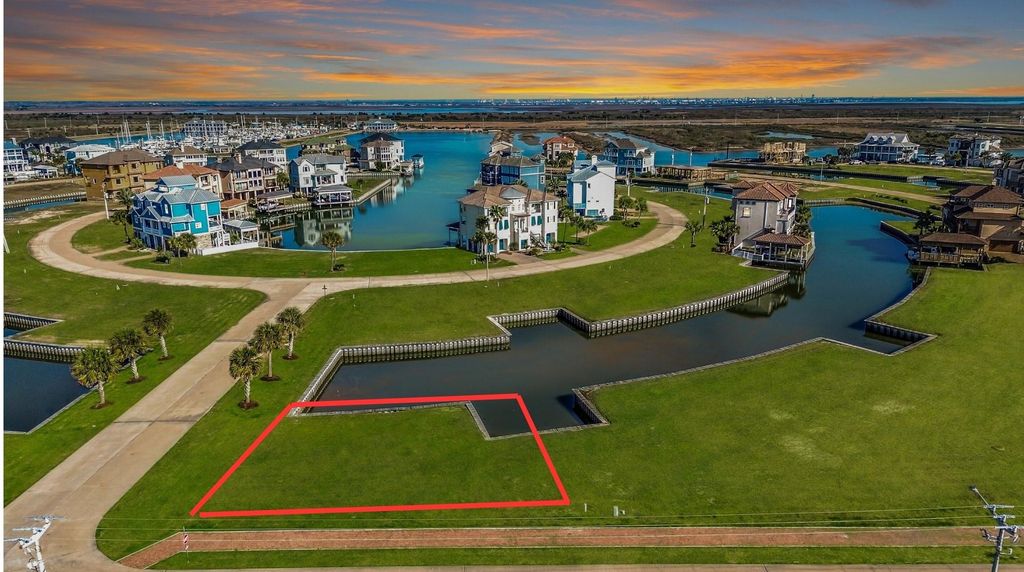 30 Long Key, Hitchcock, TX 77563