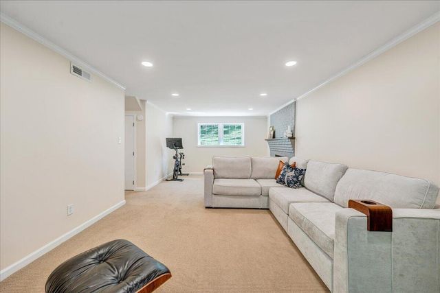 2116 Wesvan DR, Roanoke, VA 24012
