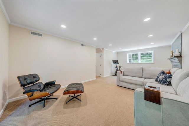 2116 Wesvan DR, Roanoke, VA 24012