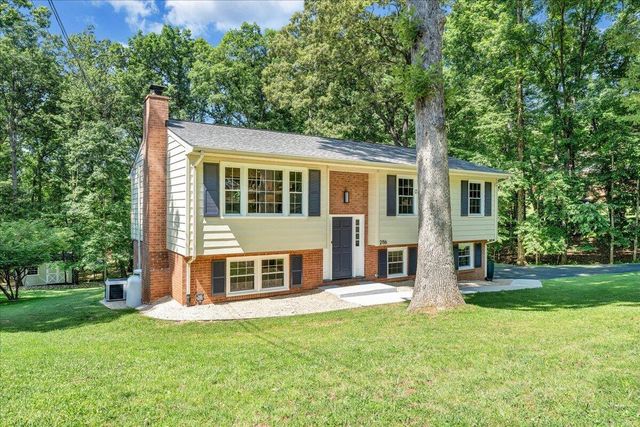2116 Wesvan DR, Roanoke, VA 24012