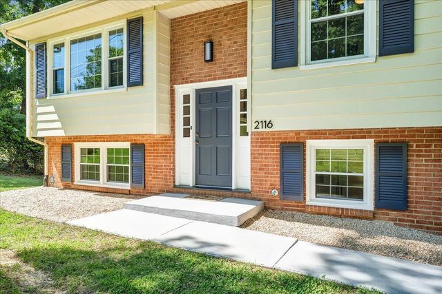 2116 Wesvan DR, Roanoke, VA 24012