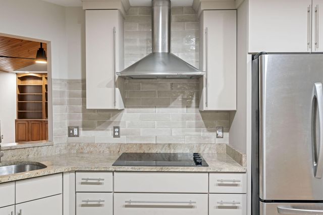 22 Skyline Drive, Ogden Dunes, IN 46368