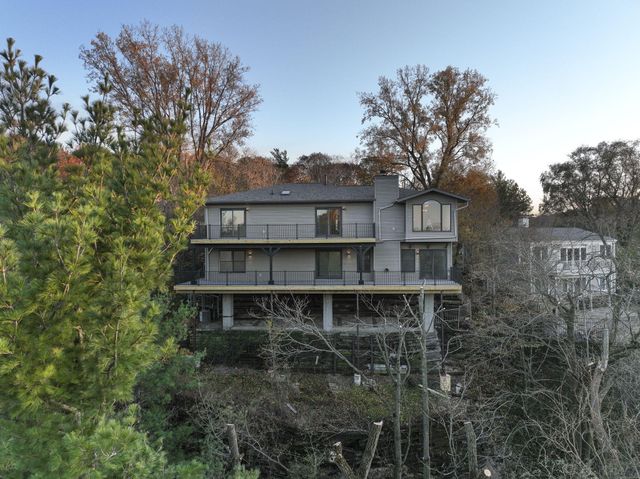 22 Skyline Drive, Ogden Dunes, IN 46368