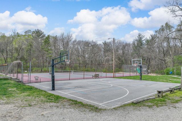 22 Skyline Drive, Ogden Dunes, IN 46368