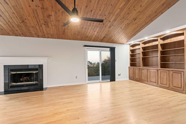 22 Skyline Drive, Ogden Dunes, IN 46368