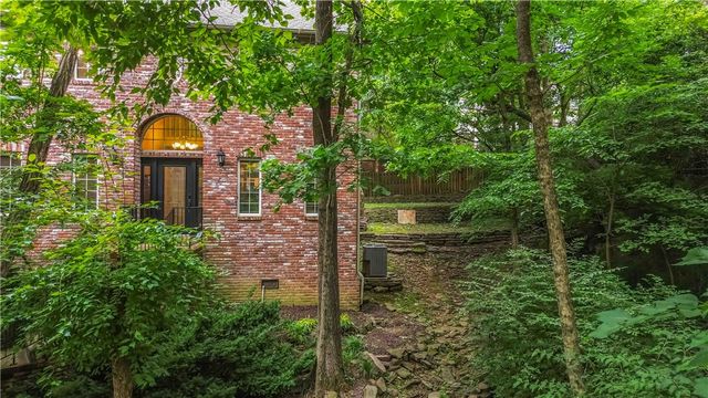 2265 Revere Place, Fayetteville, AR 72701