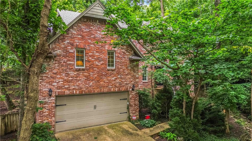 2265 Revere Place, Fayetteville, AR 72701