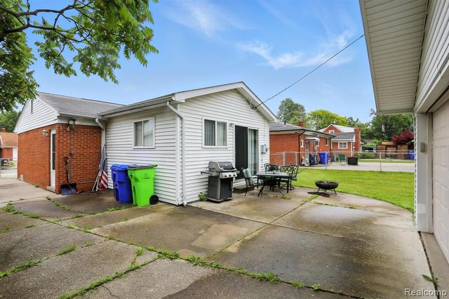 18260 Spring Court, Fraser, MI 48026