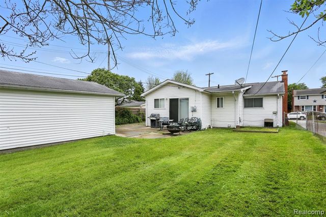 18260 Spring Court, Fraser, MI 48026