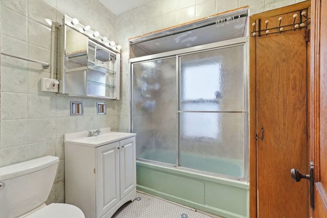 6435 S ARTESIAN Avenue, Chicago, IL 60629
