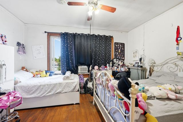 6435 S ARTESIAN Avenue, Chicago, IL 60629