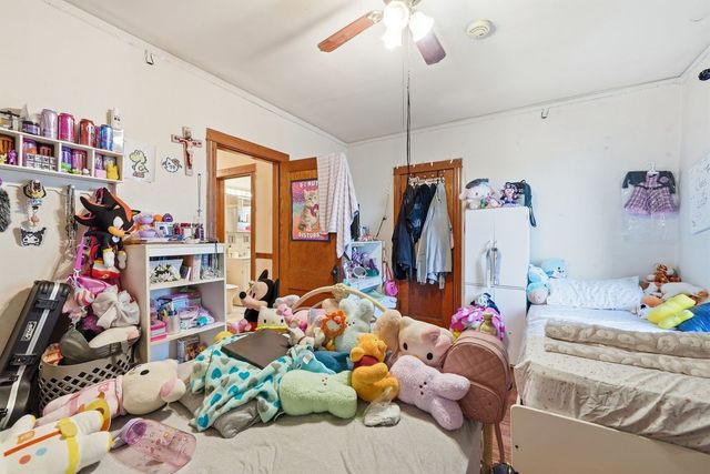 6435 S ARTESIAN Avenue, Chicago, IL 60629