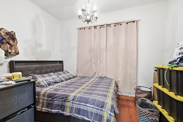6435 S ARTESIAN Avenue, Chicago, IL 60629