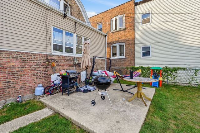 6435 S ARTESIAN Avenue, Chicago, IL 60629