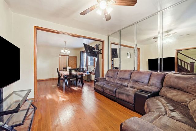 6435 S ARTESIAN Avenue, Chicago, IL 60629