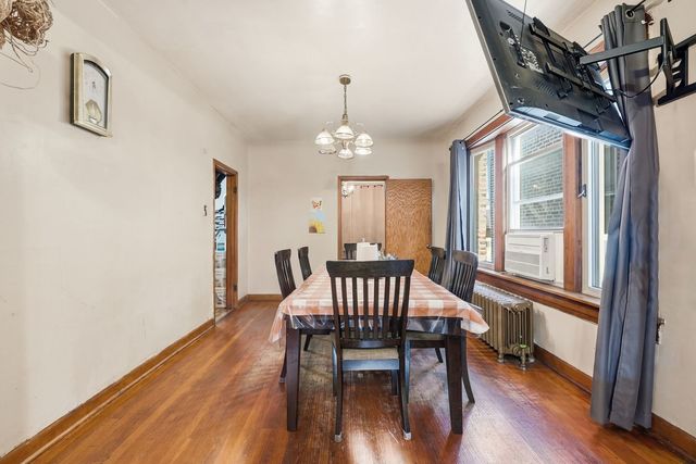 6435 S ARTESIAN Avenue, Chicago, IL 60629
