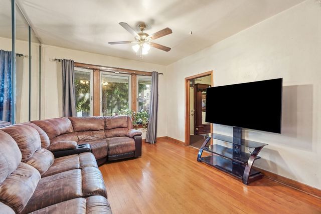 6435 S ARTESIAN Avenue, Chicago, IL 60629