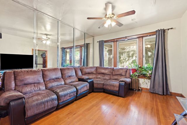 6435 S ARTESIAN Avenue, Chicago, IL 60629