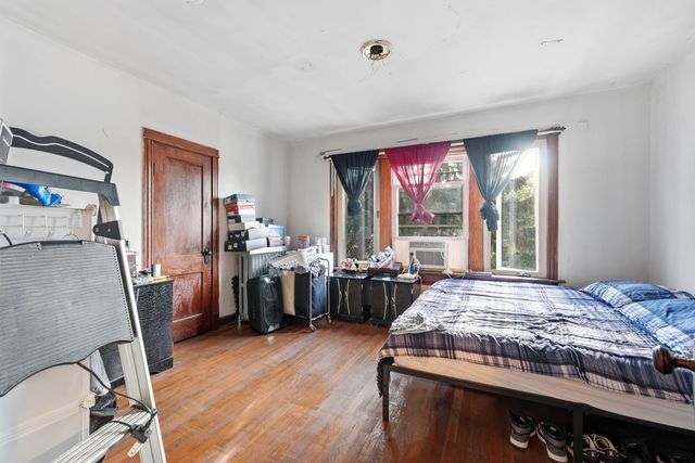 6435 S ARTESIAN Avenue, Chicago, IL 60629