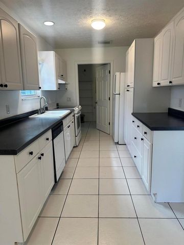 5000 GARNER Street B, Fort Pierce, FL 34981