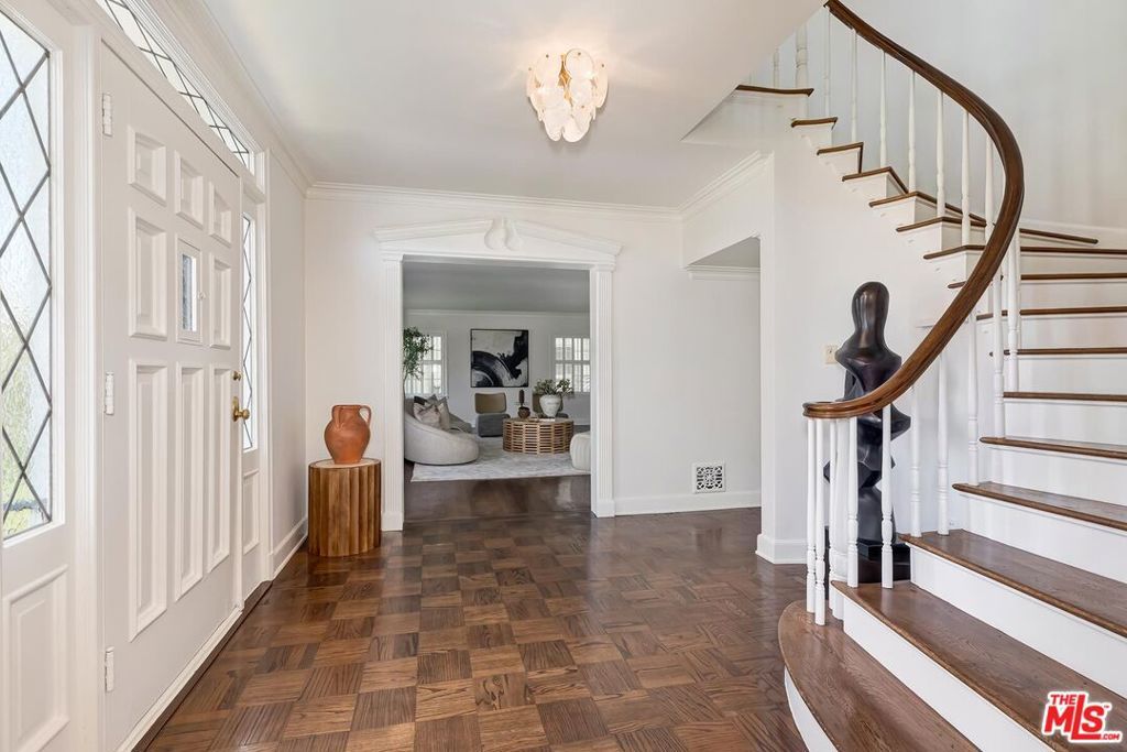 Image 11 of property listing at 2718 Motor Avenue, Los Angeles, CA 90064