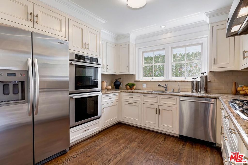 Image 20 of property listing at 2718 Motor Avenue, Los Angeles, CA 90064