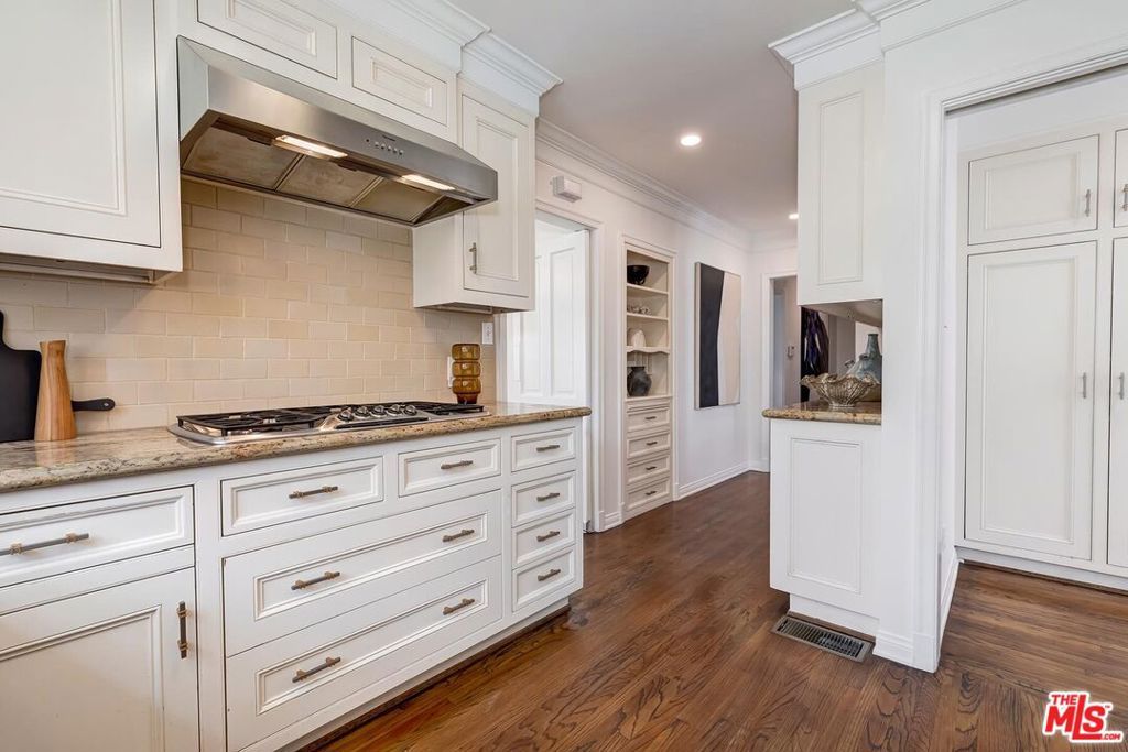 Image 22 of property listing at 2718 Motor Avenue, Los Angeles, CA 90064
