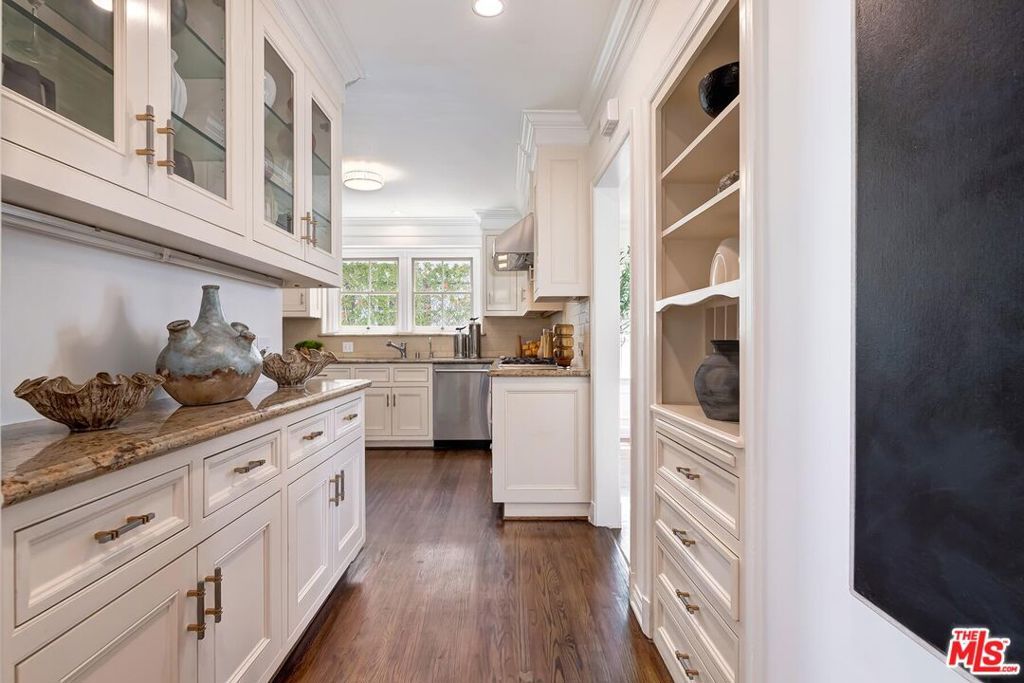 Image 23 of property listing at 2718 Motor Avenue, Los Angeles, CA 90064