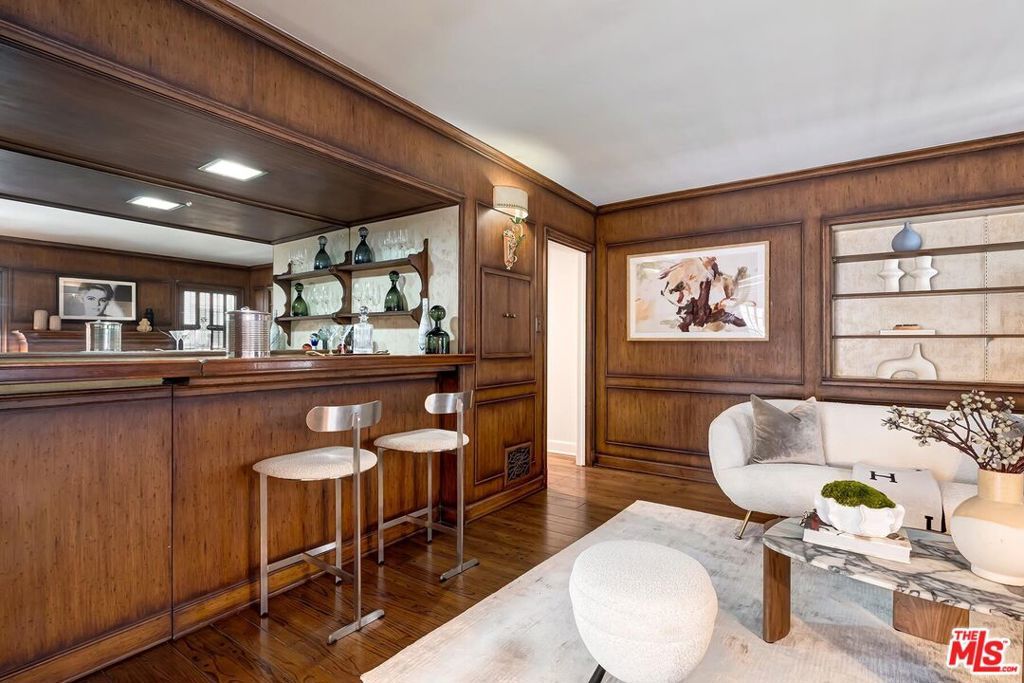 Image 28 of property listing at 2718 Motor Avenue, Los Angeles, CA 90064