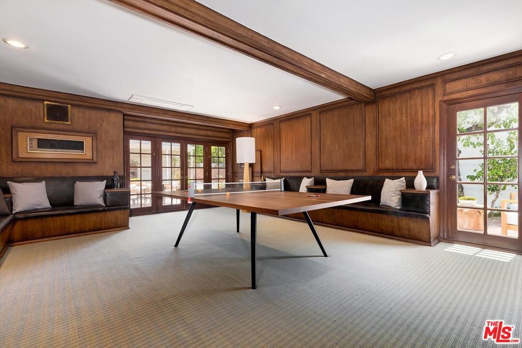 Image 29 of property listing at 2718 Motor Avenue, Los Angeles, CA 90064