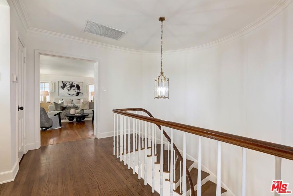 Image 32 of property listing at 2718 Motor Avenue, Los Angeles, CA 90064