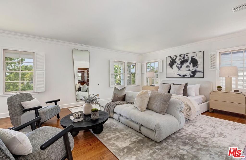 Image 34 of property listing at 2718 Motor Avenue, Los Angeles, CA 90064