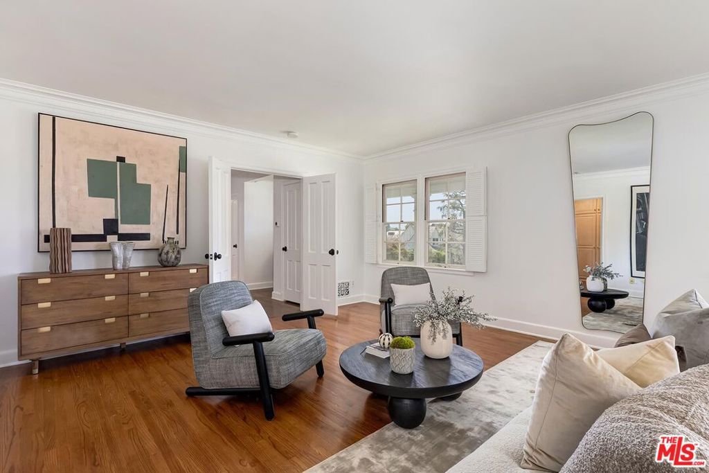 Image 35 of property listing at 2718 Motor Avenue, Los Angeles, CA 90064